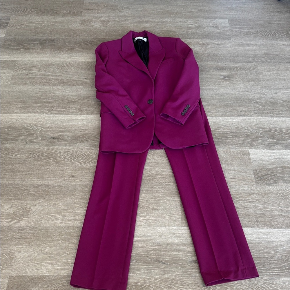 Zara Women's purple suit  2 pockets pant  2 pockets on blazer.Worn once